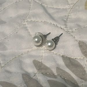 Small White Pearl Stud Earrings
